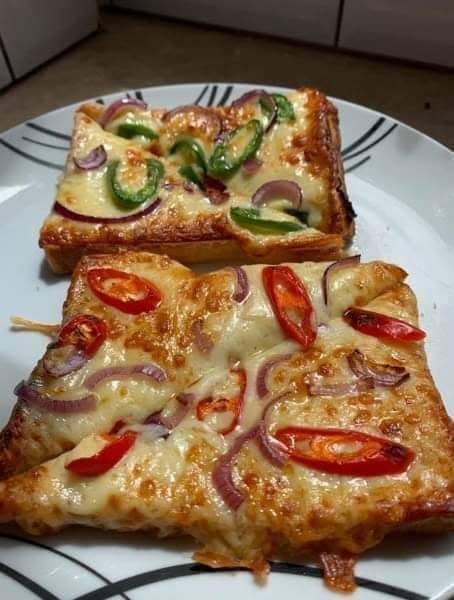 Cheesy Vegetable Toast Pizza