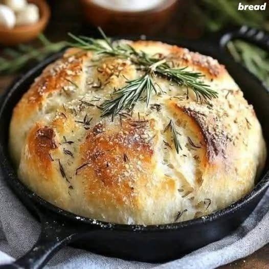 No-Knead Homemade Rosemary Garlic Bread