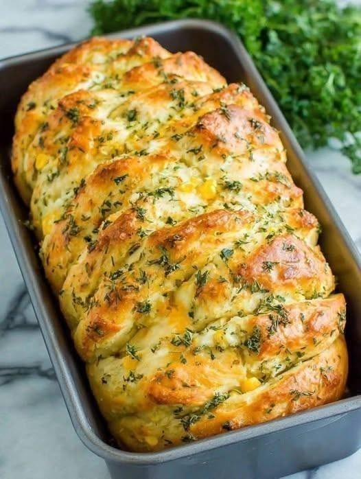 Cheesy Garlic Pull-Apart Bread