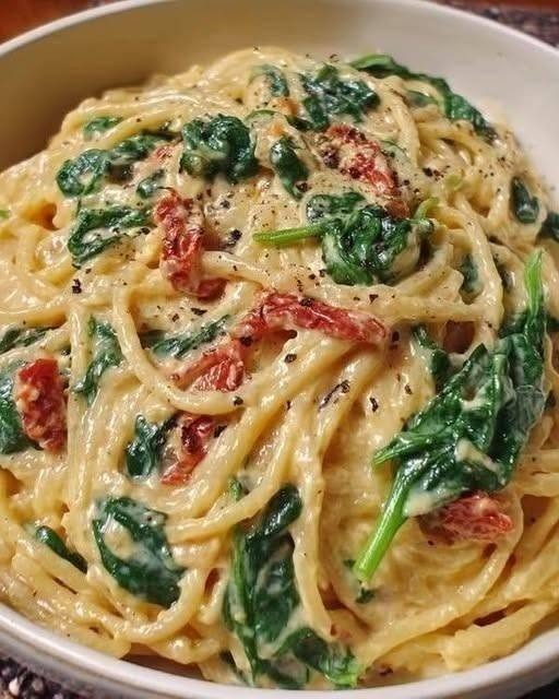 CREAMY SPINACH & SUN-DRIED TOMATO PASTA