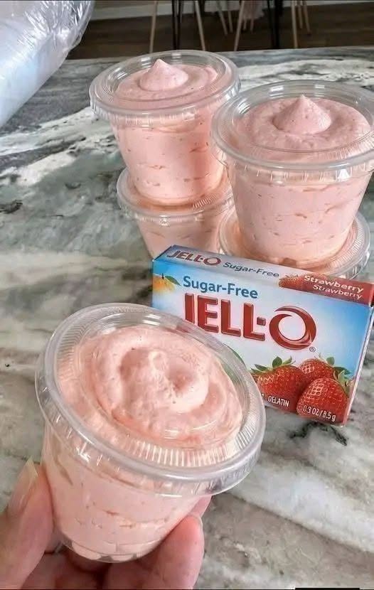 Strawberry Cheesecake Protein Fluff Cups 🍓