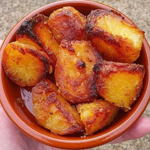 Crispy Air Fryer Roast Potatoes with Fluffy Centers